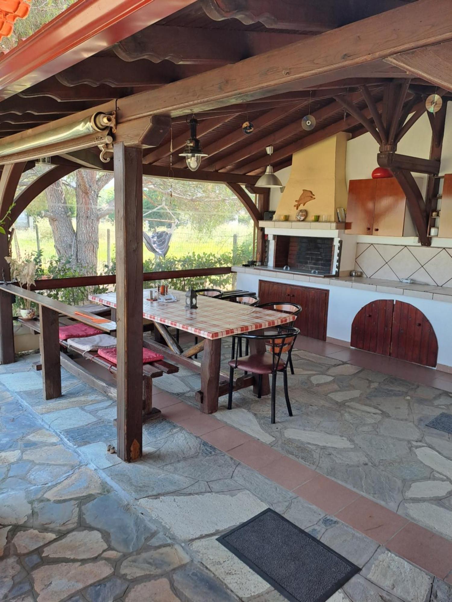 Konaki Guesthouse ออร์โมส ปานากีอาส ภายนอก รูปภาพ