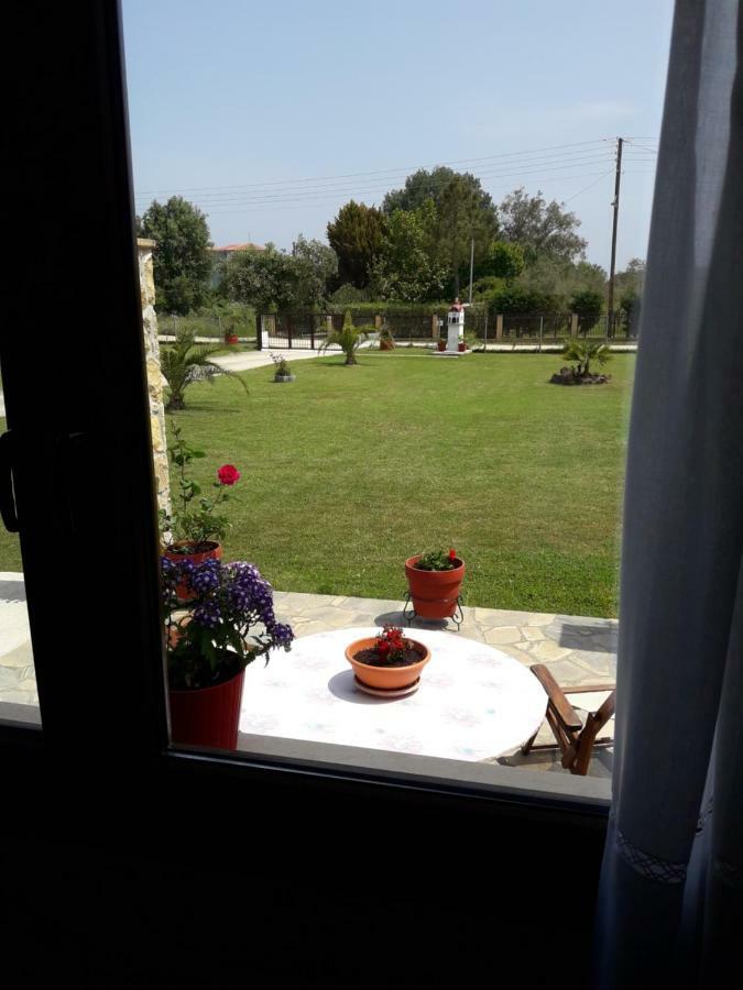 Konaki Guesthouse ออร์โมส ปานากีอาส ภายนอก รูปภาพ