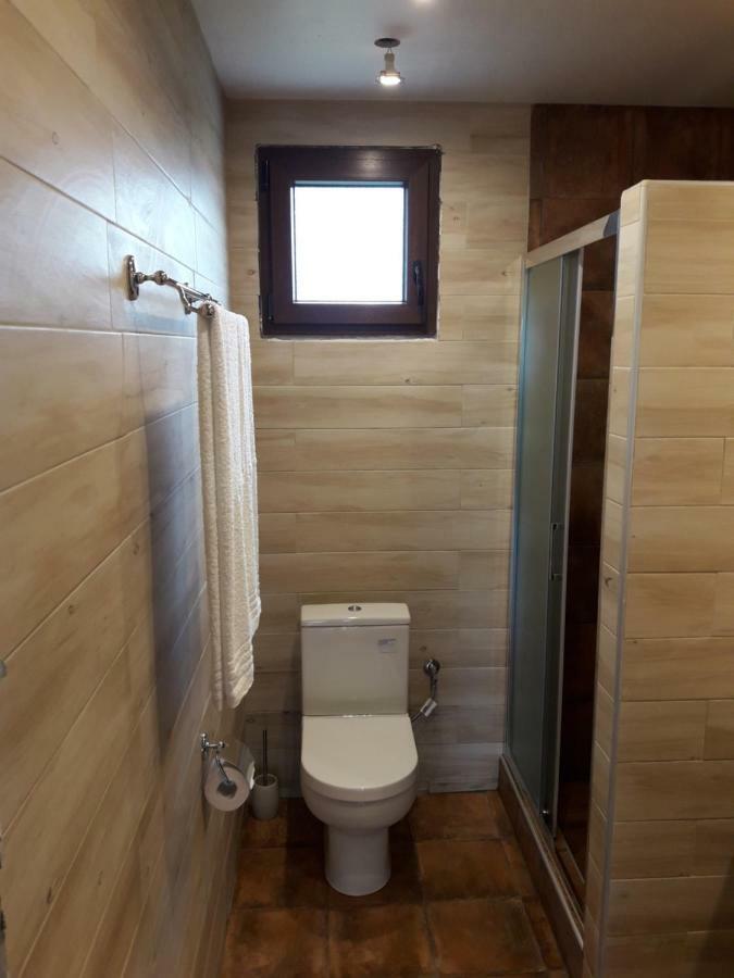 Konaki Guesthouse ออร์โมส ปานากีอาส ภายนอก รูปภาพ